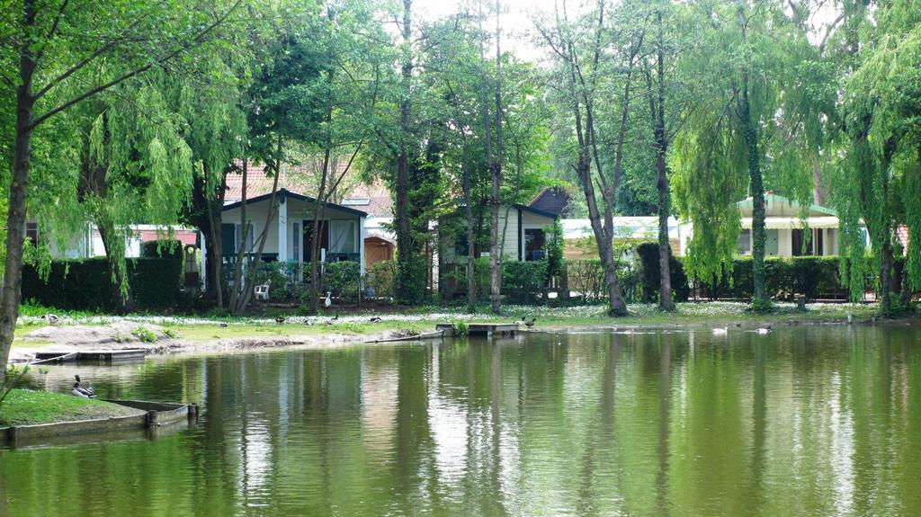 Caravaning Les Tourterelles Ран-дю-Флие Екстериор снимка